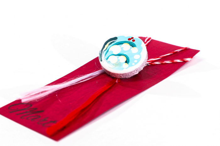 Martisor din ceramica pictat manual model lacramioare [3]