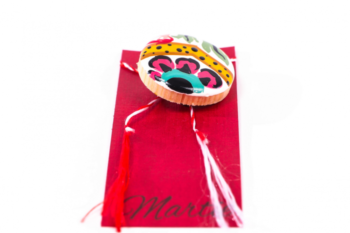 Martisor din ceramica pictat manual floare model traditional [2]