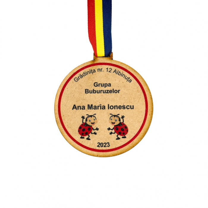 Medalie personalizata din lemn pentru grupa Buburuzelor [3]