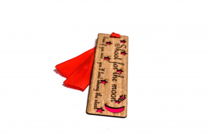 Semn de carte din lemn cu luna [2]