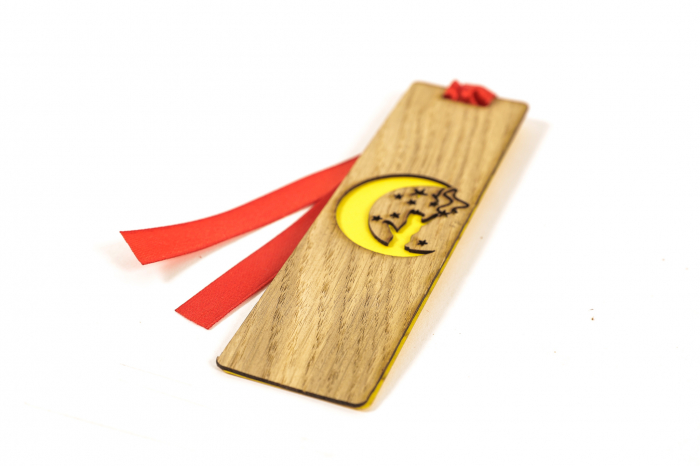 Semn de carte din lemn cu luna [2]