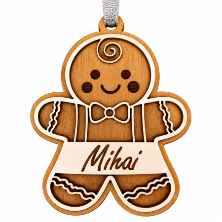 Decoratiuni Craciun - Decorațiune cu nume personalizata din lemn cu Omuleț de Turtă Dulce cu Papion