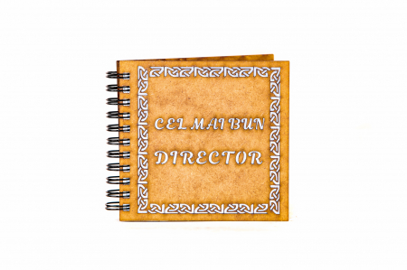 Cadouri pentru profesori - Agenda 10x10 personalizata din lemn cu mesaj " Cel mai bun director "