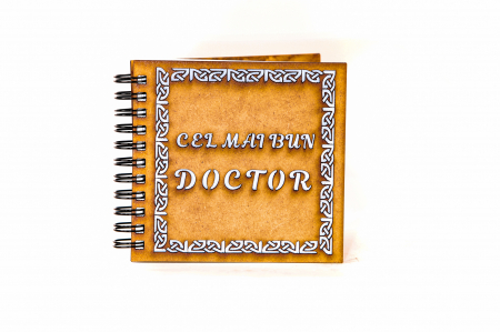 Agende 10x10 - Agenda 10x10 personalizata din lemn cu mesaj "Cel mai bun doctor"