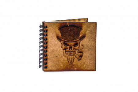 Agende 10x10 - Agenda 10x10 personalizata din lemn cu un craniu cu palarie si trabuc