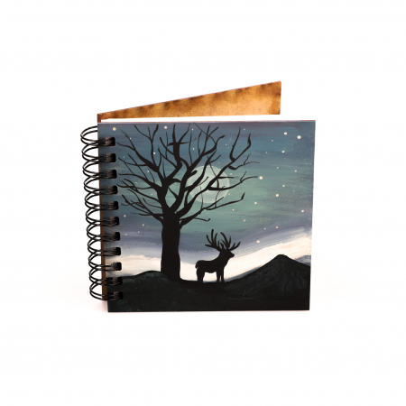 Agende din lemn - Agenda 10x10 pictata cu ren si copac