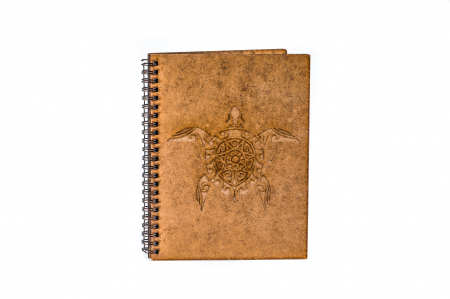 Agenda A5 personalizata din lemn cu broasca testoasa [1]