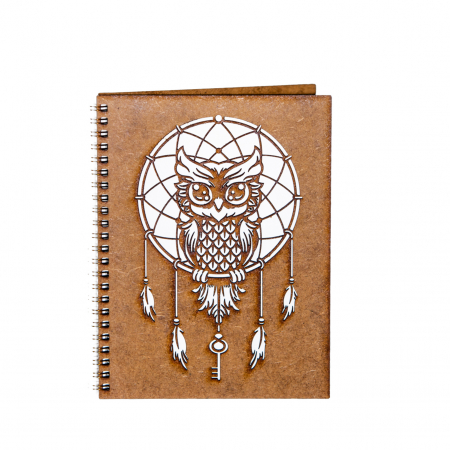 Cadouri pentru cea mai buna prietena - Agenda A5 personalizata din lemn cu bufnita cu dreamcatcher