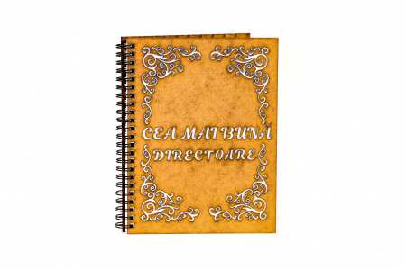 Agenda A5 personalizata din lemn cu mesaj "Cea mai buna directoare" [1]