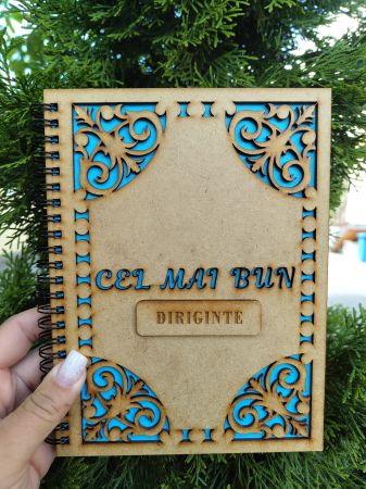Agenda A5 personalizata din lemn cu mesaj "Cel mai bun diriginte" cu hartie colorata [2]