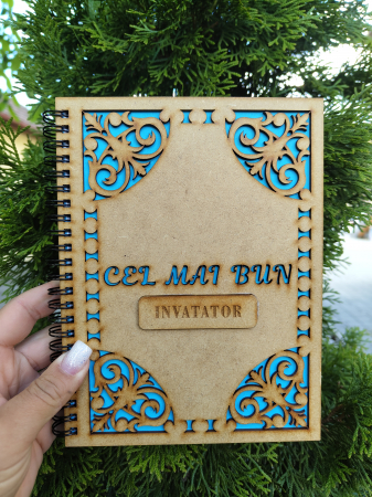 Agenda A5 personalizata din lemn cu mesaj "Cel mai bun invatator" cu hartie colorata [1]