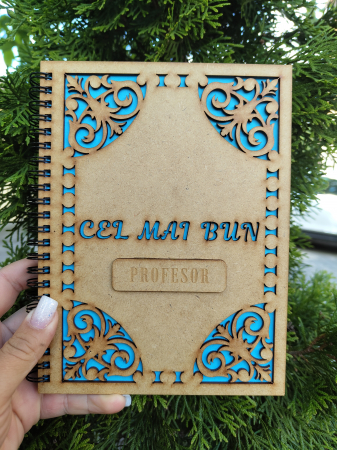 Agende pentru profesori - Agenda A5 personalizata din lemn cu mesaj "Cel mai bun profesor" cu hartie colorata