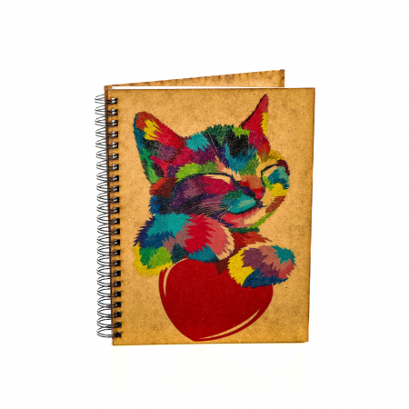 Agende cu mesaje - Agenda A5 personalizata din lemn cu o inima si pisica colorata