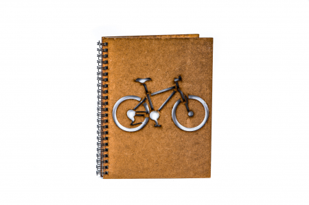 Agenda A5 personalizata din lemn cu o bicicleta [1]