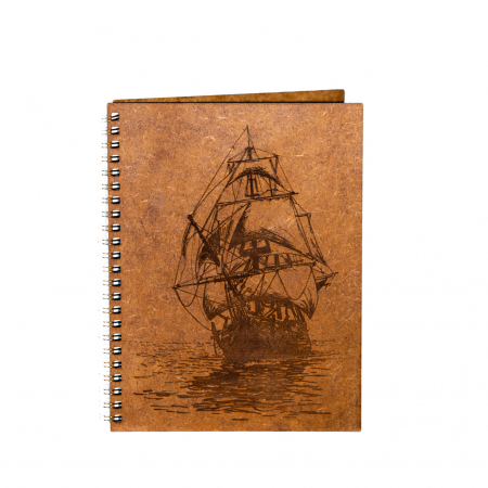 Agende cu mandale si alte modele - Agenda A5 personalizata din lemn cu o corabie gravata