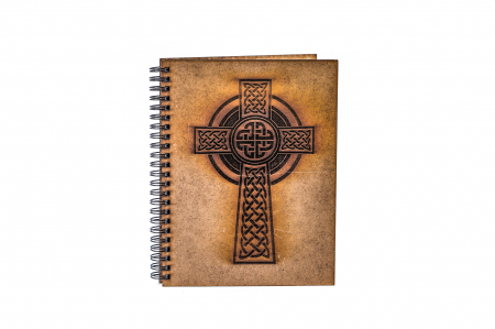 Agenda A5 personalizata din lemn cu o Cruce Impletita [1]