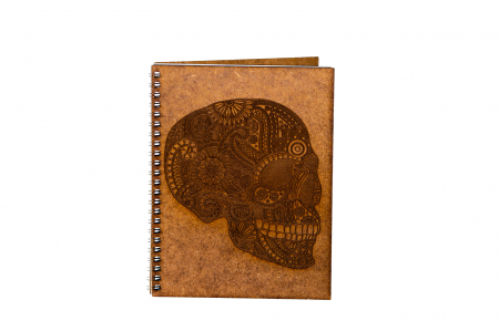 Agenda A5 personalizata din lemn cu un craniu [1]