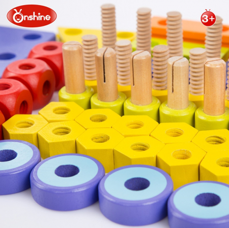 Banc de lucru cu unelte din lemn [1]