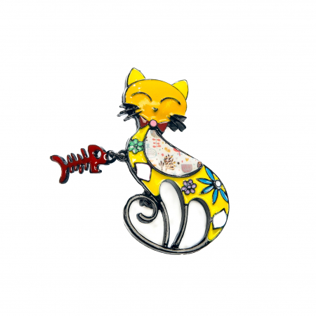 Cercei din lemn - Brosa medie cu pisicuta galbena stilizata cu pestisor