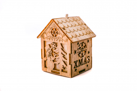 Casuta din lemn care lumineaza cu om de zapada [2]