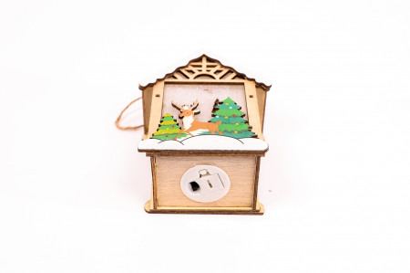 Casuta din lemn care lumineaza cu un ren [3]