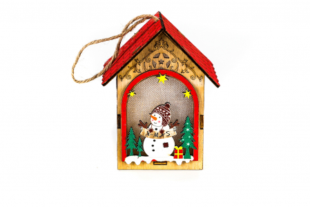 Decoratiuni cu lumina - Casuta din lemn care lumineaza cu om de zapada