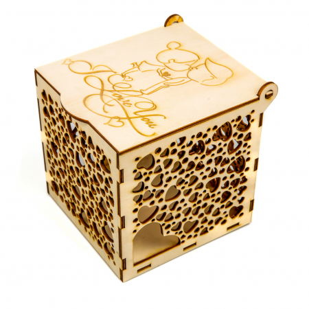 Produse personalizate pentru nunti si botezuri - Cutie din lemn cu indragoastiti si inimioare pentru cadouri