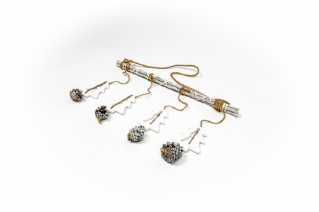 Decoratiune din lemn cu braduti [1]