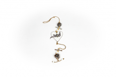 Decoratiune din lemn cu inima alba [3]