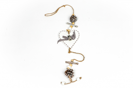 Decoratiuni Craciun - Decoratiune din lemn cu inima alba