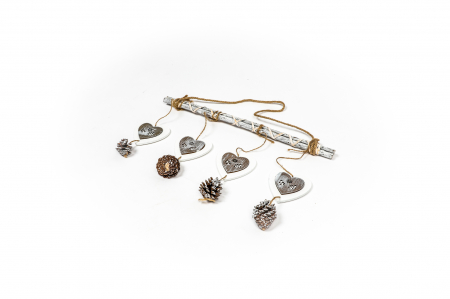 Decoratiune din lemn cu inimioare [2]