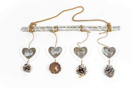 Decoratiune din lemn cu inimioare [0]