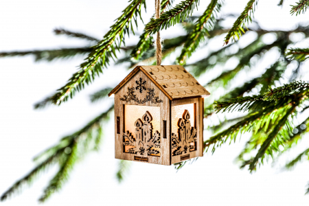 Decoratiune din lemn cu o casuta care lumineaza [0]