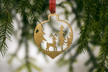 Decoratiuni Craciun - Decoratiune din lemn cu peisaj de iarna auriu