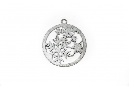 Decoratiune din lemn cu un fulg de nea argintiu [1]