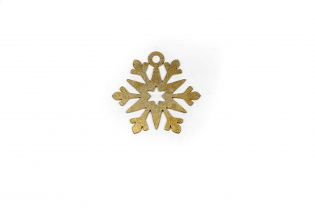 Decoratiune din lemn cu un fulg de nea auriu [1]