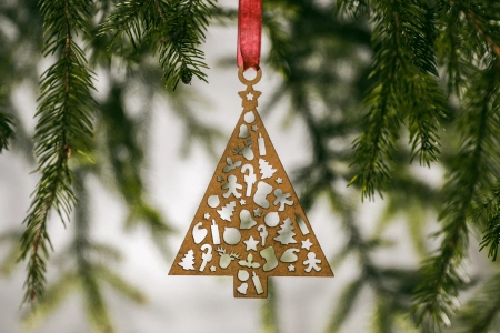 Decoratiuni Craciun - Decoratiune din lemn cu un bradut natur