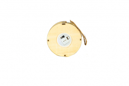 Decoratiune rotunda din lemn care lumineaza cu om de zapada [1]