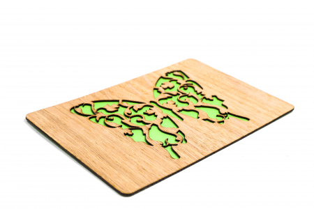 Felicitare personalizata din lemn cu un fluture [2]