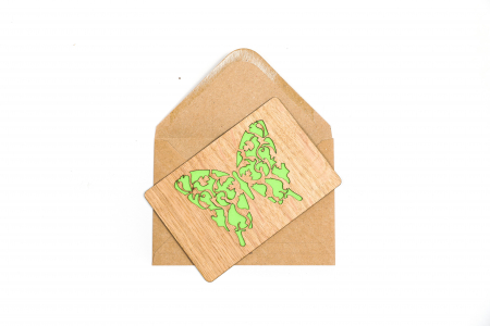 Felicitare personalizata din lemn cu un fluture [1]