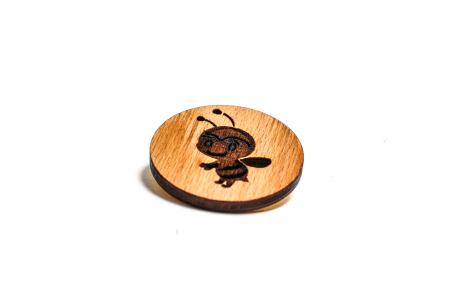 Insigna din lemn cu o albinuta [2]