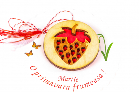 Insigna din lemn cu o capsuna [1]