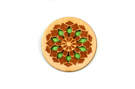 Insigna din lemn cu o mandala verde [2]