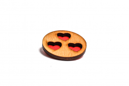 Insigna din lemn inimioare [2]