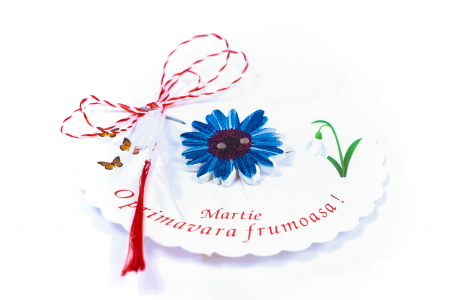 Martisor-brosa cu o margareta albastru inchis [1]