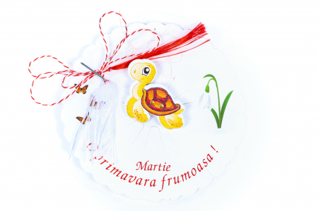 Martisor-brosa cu o broscuta testoasa galbena [0]