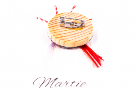 Martisor din ceramica pictat manual cu o floare rosie si una albastra [3]