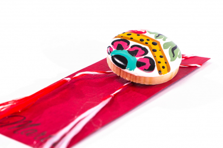 Martisor din ceramica pictat manual floare model traditional [2]