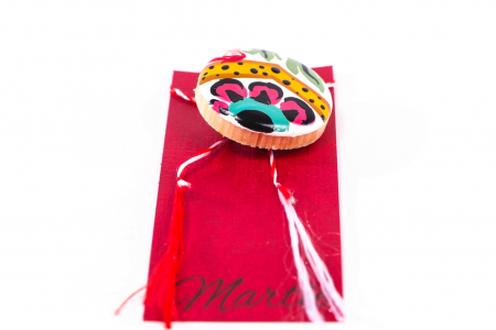 Martisor din ceramica pictat manual floare model traditional [1]