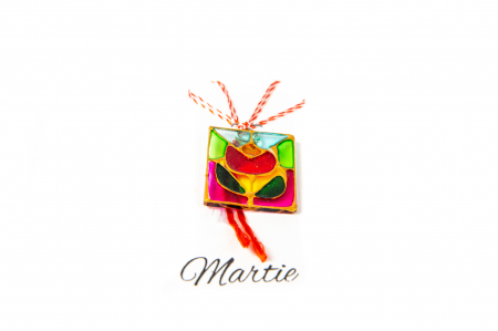 Martisor din sticla multicolora cu baza roz pictat manual cu o lalea rosie [1]
